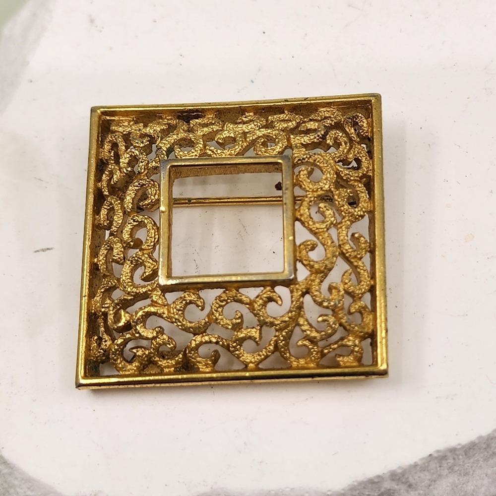 Trifari Vintage Gold Tone Square Filigree Openwork Signed Brooch Pin Statement